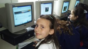 Alumna en el Taller de Informátiica